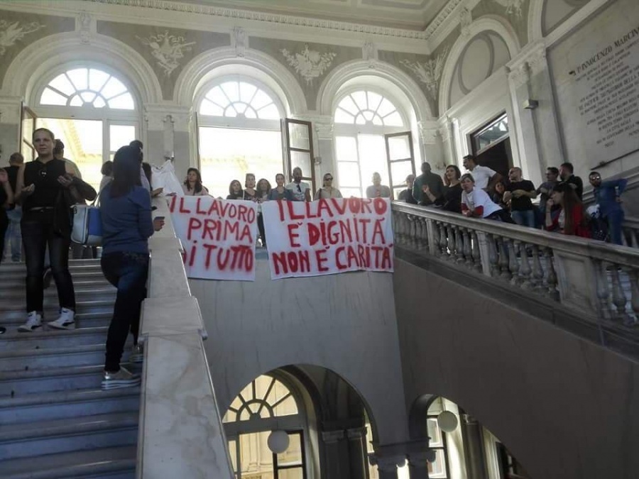 Caltagirone, Licenziamenti al Cara di Mineo: "Il lavoro è dignità non carità""