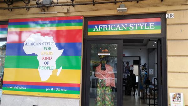 La sartoria "African Style", che accoglie e offre occasioni di lavoro