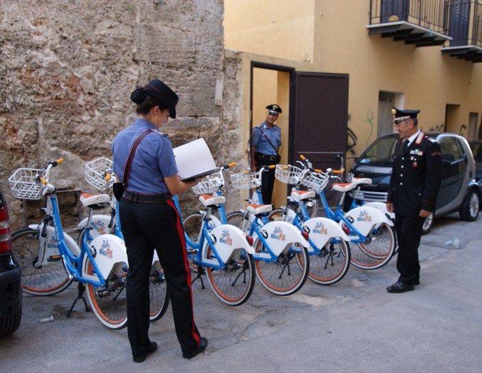 Bike sharing Palermo, ritrovate 7 bici nascoste in immobile sotto sequestro