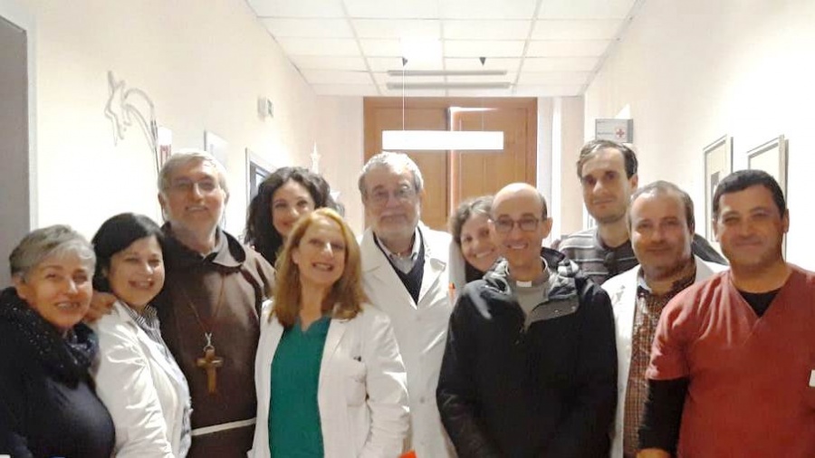 Il vescovo di Caltagirone, Calogero Peri, incontra pazienti e operatori Hospice “Fanales”