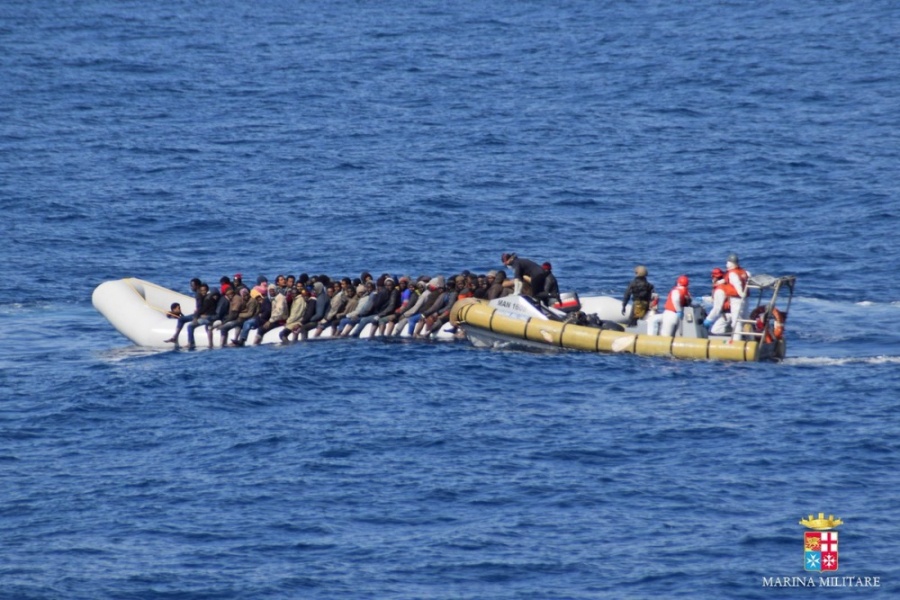 Migranti, i 100 salvati da Marina accolti da Vaticano e Ue