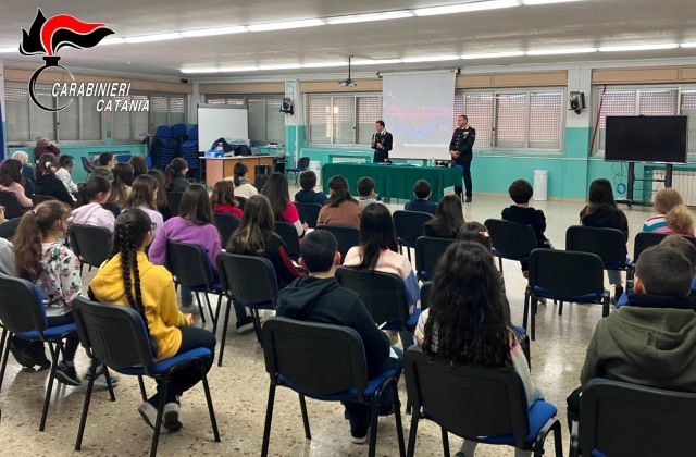 Prevenzione e contrasto a bullismo e cyberbullismo: la Scuola secondaria di I grado “Quirino Maiorana” di Catania incontra l’Arma dei Carabinieri