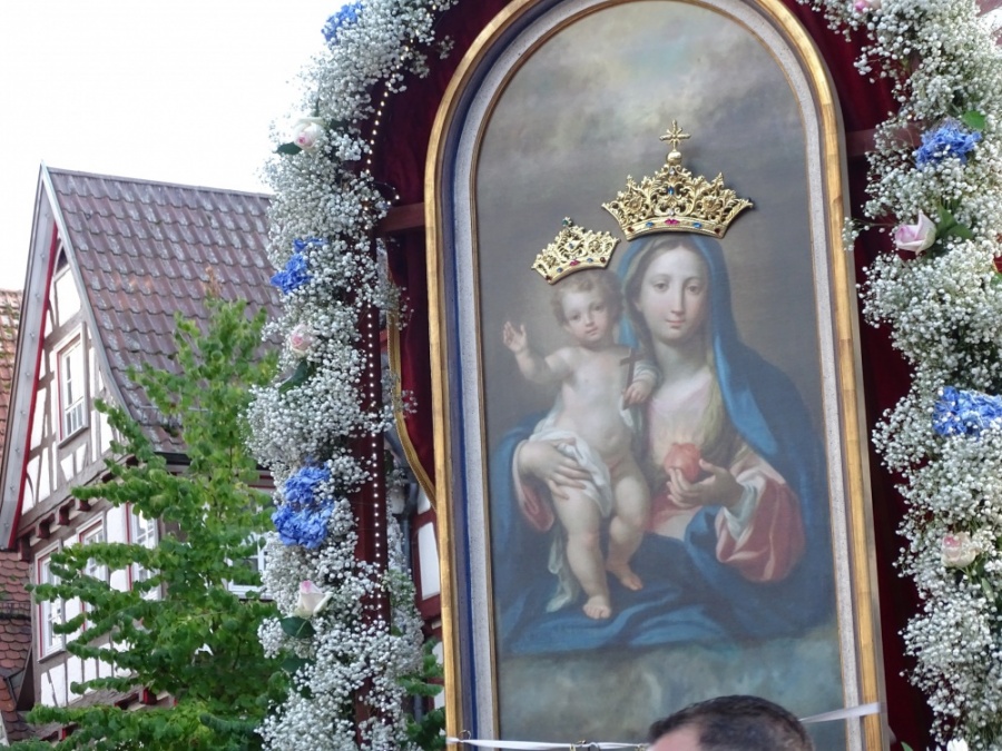 La Comunità cattolica italiana di Calw festeggia la ricorrenza della Madonna insieme al Vescovo Calogero Peri.