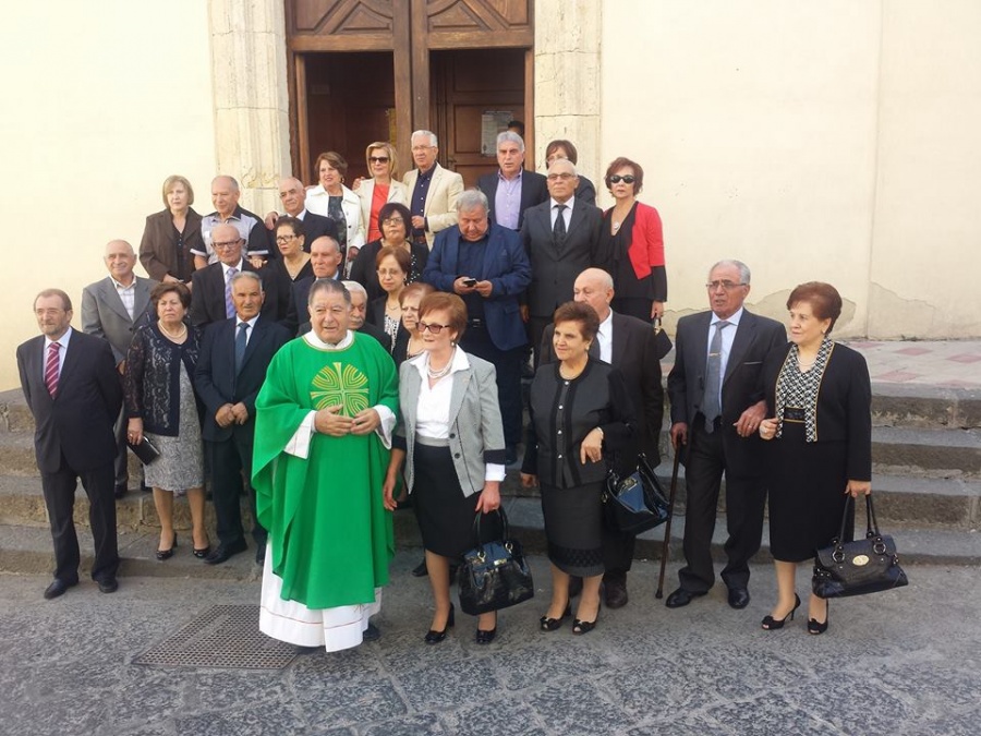 Raddusa, festa per i nati nel 1947 numeroso gruppo di cittadini