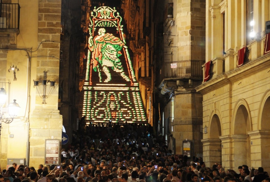 Caltagirone: il 15 agosto c'è la Scala illuminata, spettacolo unico al mondo 