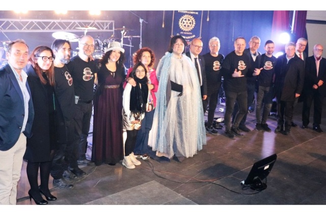 Niscemi. Serata di beneficenza del Rotary con il gruppo musicale “Max zero band” e Max D’Asta