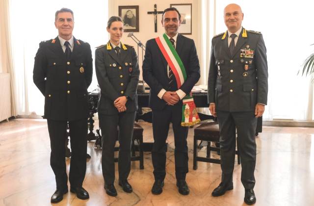 Caltagirone. Visita in municipio del comandante provinciale della Guardia di Finanza di Catania, generale Antonino Raimondo