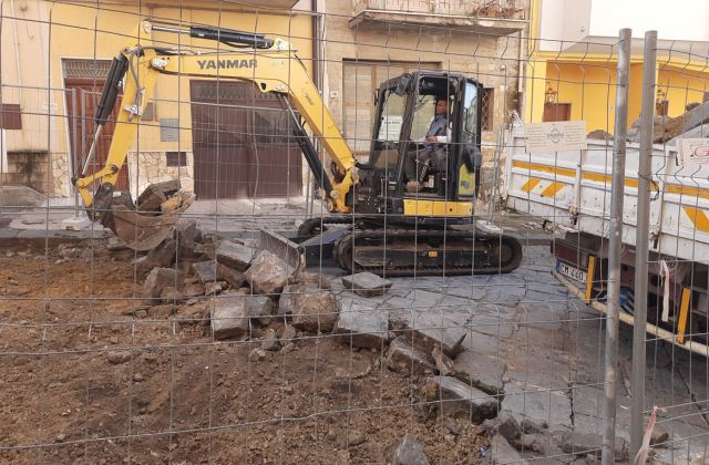 Raddusa. Iniziati i lavori di riqualificazione della centralissima via Cavour, 2° stralcio