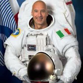 "VIVA" LUCA PARMITANO! L'ASTRONAUTA SICILIANO, ASSIEME A UN RUSSO E A UN AMERICANO, E' TORNATO NELLO SPAZIO.