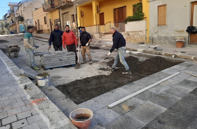 Raddusa. Proseguono in modo celere i lavori di riqualificazione della centralissima via Cavour