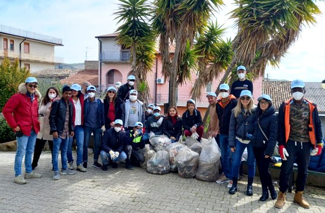 M.A.D.R.E. T.E.R.R.A. Giornata ambientale con "Plastic Free", grazie ai giovani di Raddusa e dei due SAI "Vizzini"