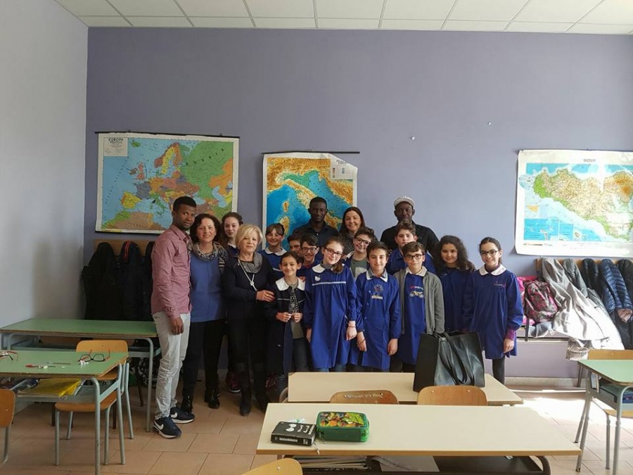 Raddusa, incontro tra alcuni migranti e i bambini della 5° classe primaria