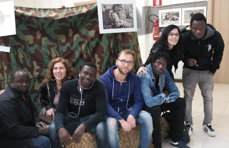 Raddusa, presentazione della mostra ai migranti dello Sprar 