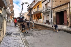 Raddusa. Sono in corso i lavori per riqualificare la centralissima via Cavour, che dovranno essere completati entro giugno 2023