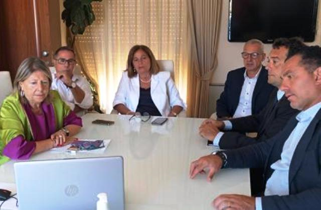 Regione Siciliana. Reddito di cittadinanza, l'assessore Albano riceve il presidente dell'Anci e annuncia: «Incontreremo sindaci per aiutarli»