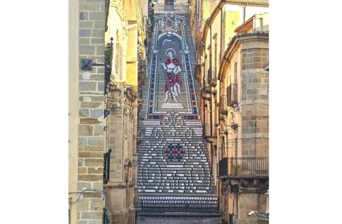 Caltagirone. "Scala illuminata", il disegno di stasera, sabato 25 luglio, festa di San Giacomo