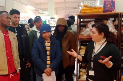 Raddusa. "Vizzini Ordinari", beneficiari visitano supermercato dove si fa tirocinio formativo