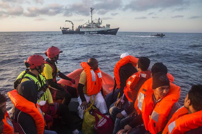 Migranti, difesa diritti umani: Ong tornano in mare