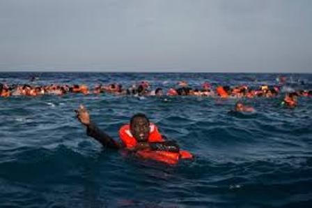 Soccorsi in corso: 2 donne morte e 22 migranti messi in salvo, al largo di Lampedusa. Erano quasi 50 in un barchino.