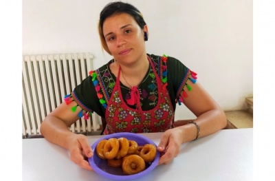 SAI “Mirabella Imbaccari Ordinari”. La tunisina Amal dà la ricetta degli "YoYo", i dolcetti tradizionali della Tunisia