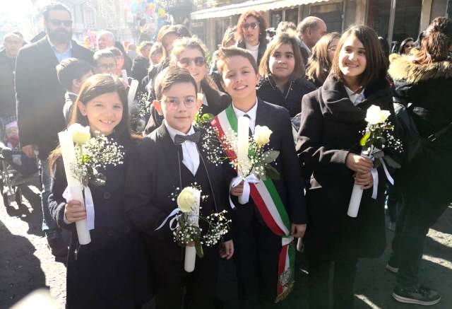 Consensi per i "baby" amministratori calatini in processione per la "Santuzza" di Catania