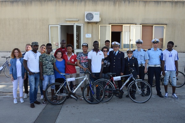 Ragusa, 'pedala la solidarietà' con la Polizia Municipale