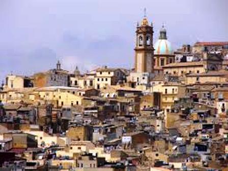 Caltagirone: avvisi pubblici per l’adozione "privata" di due aree della città.