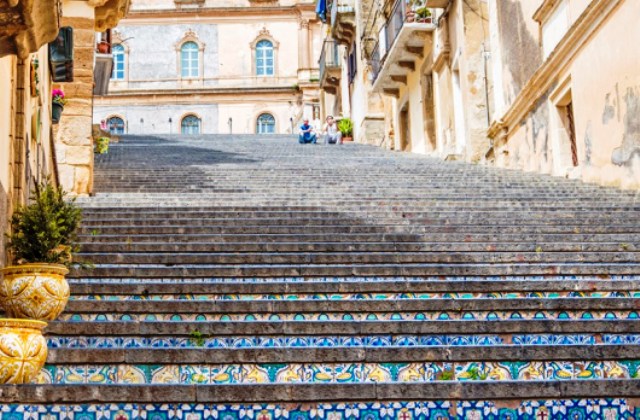 Oggi, 17 dicembre, a Caltagirone 25 giornalisti, influencer e operatori turistici da tutto il mondo