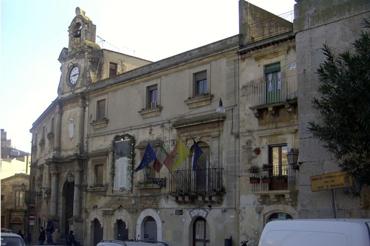 A Mineo, domenica, non c'è stata festa. Ma nella città di Capuana anche la democrazia è sospesa!