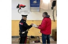 Catania. Carabinieri e solidarietà. Donate scarpe "sequestrate" a Comunità Sant'Egidio