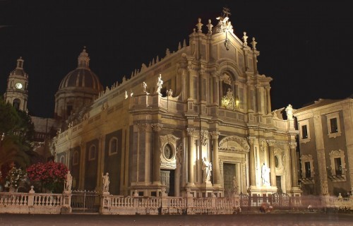 Il Duomo di Catania apre le porte... ai senzatetto