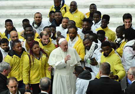 Papa: Solidarietà verso i migranti