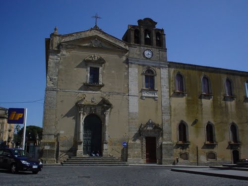 Caltagirone, Festa di San Francesco di Paola: sabato 16 e domenica 17 aprile la XIII edizione della “Sagra delle fave novelle”