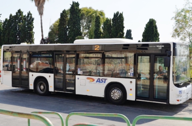 Scongiurata, ieri a Palermo, la soppressione del servizio di trasporto urbano in 14 grossi Comuni siciliani, fra i quali Caltagirone