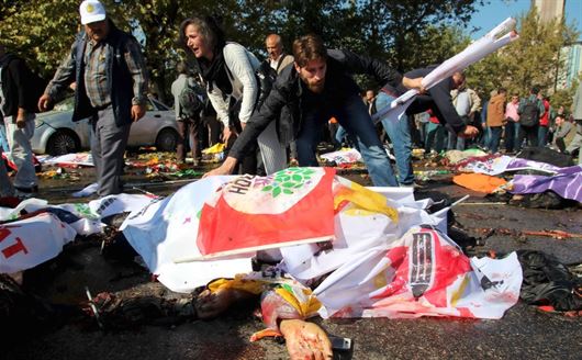 Orrore in Turchia: 97 morti alla manifestazione per la pace