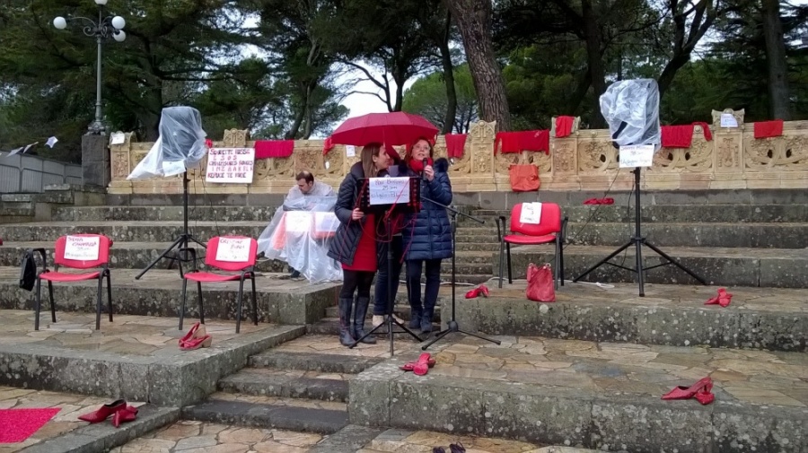 Conclusione della Giornata contro il Femminicidio: “Finché morte non ci separi”, una denuncia libera e forte anche sotto la pioggia