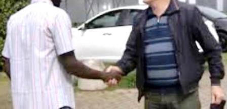 Portafoglio trovato e restituito al proprietario. Bel gesto di 3 migranti del Cpa di via Oleandri