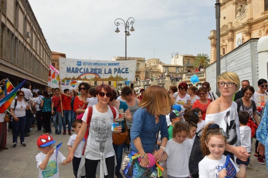 Ragusa, in 5000 per la "Marcia per la pace e le relazioni"