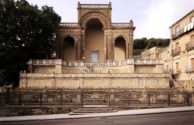 Lunedì 22 giugno, a Caltagirone, L'assessore regionale ai Beni culturali, Alberto Samonà