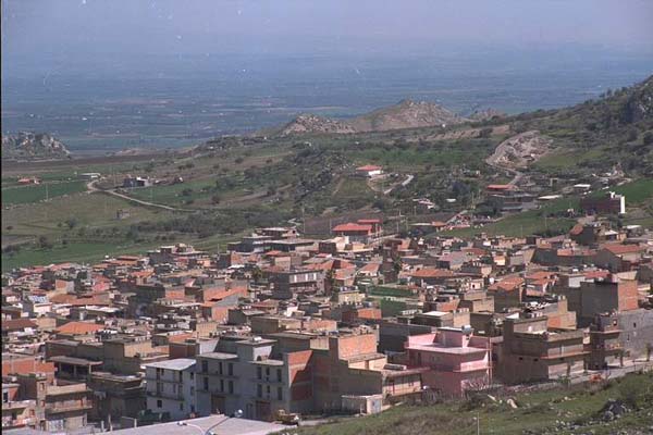 "Giù le mani dal Poliambulatorio"