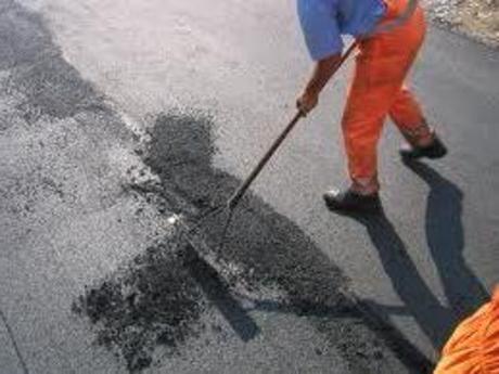 Caltagirone, cominciati i lavori di manutenzione nelle strade, al via quelli nelle scuole